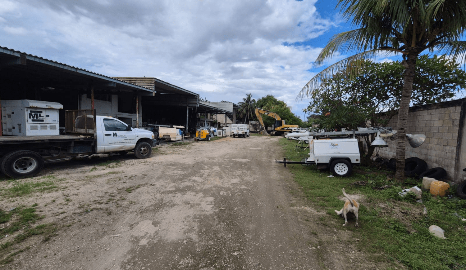 Commercial Warehouse for Rent in a Strategic Area on Mérida-Cancún Highway, Just 1 km from the Ring Road. Call Now and Schedule a Visit!
-Balam Group Real Estate